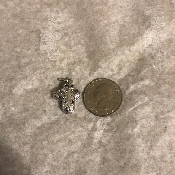 🌷🌷🌷Prayer Box cross necklace - Picture 4 of 4